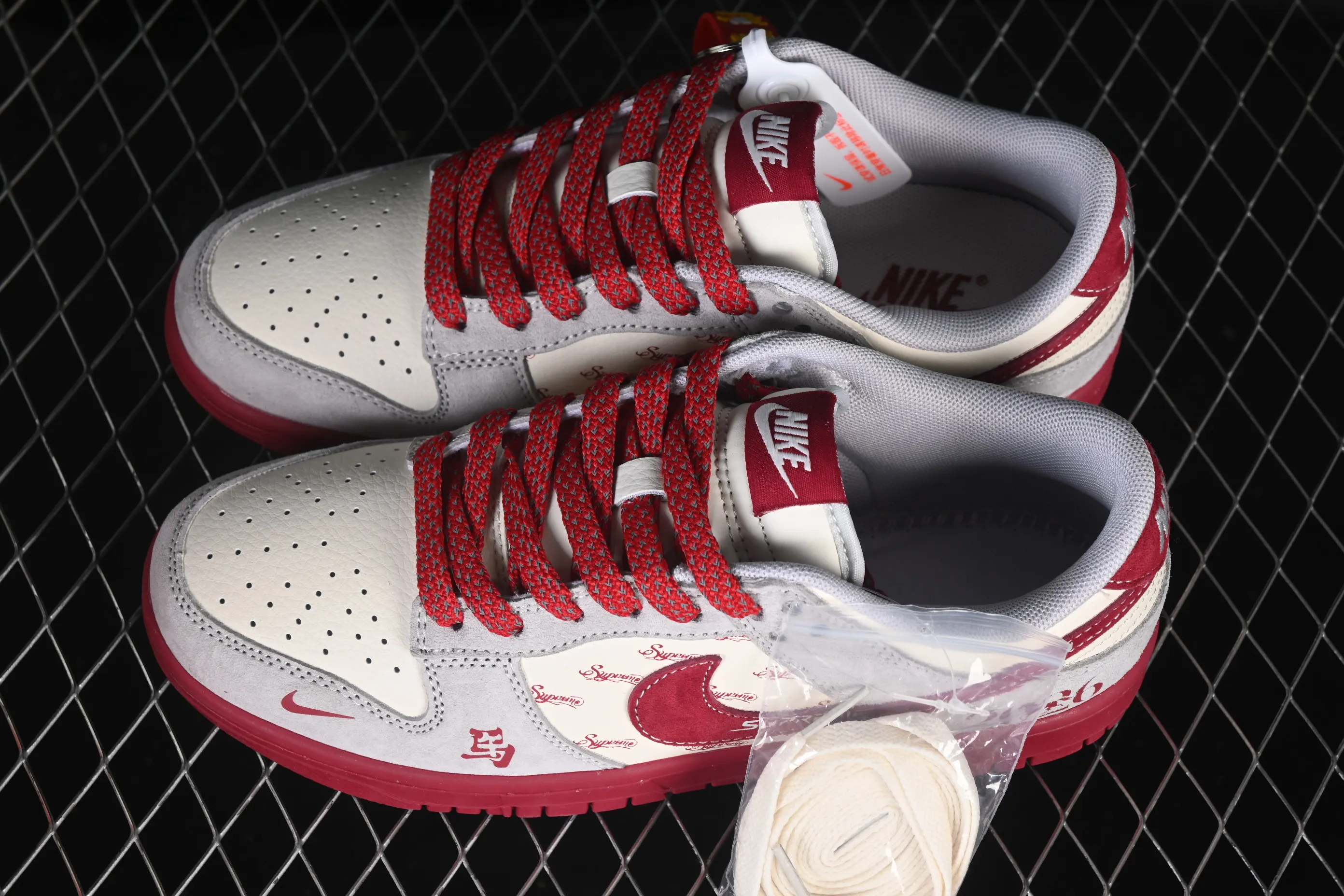 All categories Nk SB Dunk Series Nk SB Dunk Low High-end customized low-top sneakers Nike SB Dunk Low Gray and red contrast high-end customized low-top casual sneakers JP2026-100